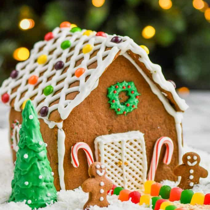 Whoville Gingerbread House Decorating Workshop Dec 5 from 6pm to 8pm